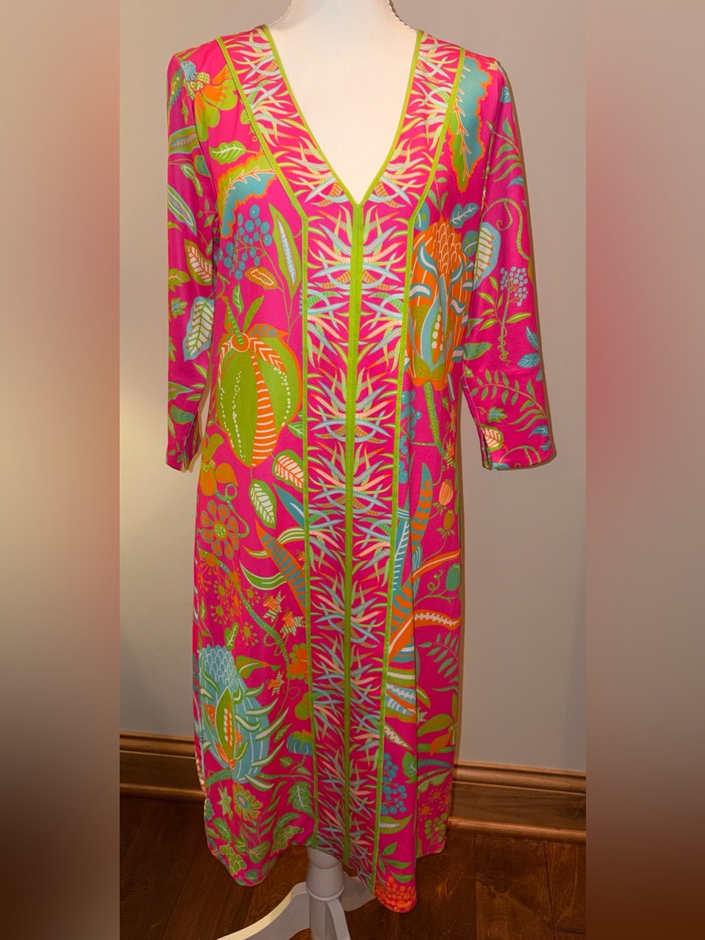 Gretchen Scott bright pink tropical botanical print v-neck sheath sz M EUC